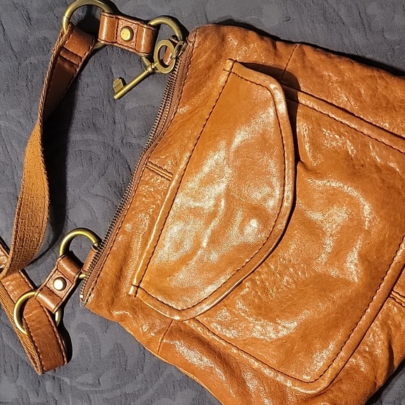 Vintage leather Fossil crossbody. - Picture 2 of 3